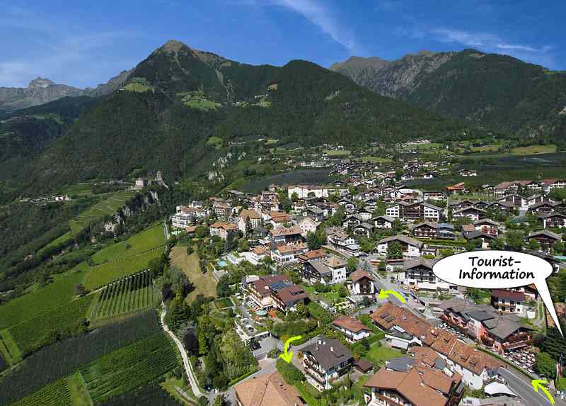 foto aereo di Tirolo - foto dieter drescher merano - www.drescher.it - lavorazione fam. Covi - Haus Geier e Tirolo, Monte Muta e Cigat